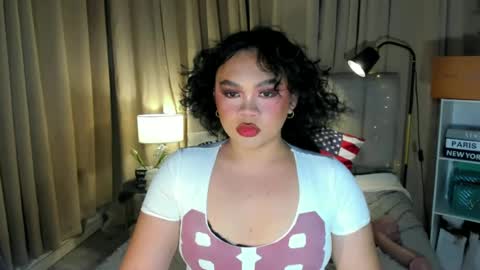 Snapshot of vivienne_monroe chatting on June 14, 2026, 9:55 am vivienne_monroe online show from June 14, 2026, 9:55 am