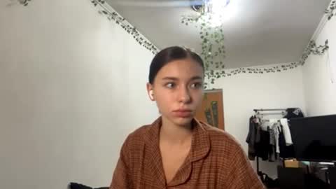 Vivi online show from November 2, 2025, 7:11 am