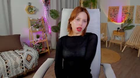 Snapshot of viviennehebert chatting on May 30, 2026, 7:49 am Vivienne online show from May 30, 2026, 7:49 am
