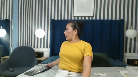 Snapshot of viviennerosette chatting on September 17, 2025, 1:02 pm Vivian online show from September 17, 2025, 1:02 pm