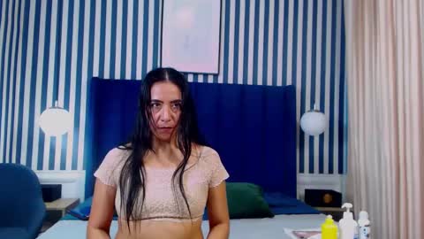 Snapshot of viviennerosette chatting on September 20, 2025, 1:01 pm Vivian online show from September 20, 2025, 1:01 pm