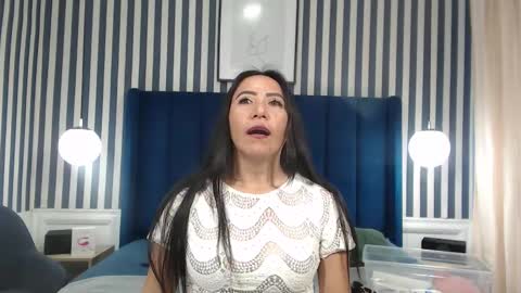 Snapshot of viviennerosette chatting on October 18, 2025, 1:01 pm Vivian online show from October 18, 2025, 1:01 pm