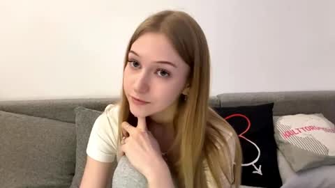Kristy online show from April 19, 2026, 3:22 pm