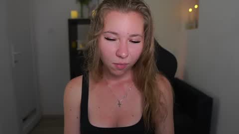 Snapshot of vivienvance18 chatting on June 16, 2026, 9:50 pm VivienVance online show from June 16, 2026, 9:50 pm