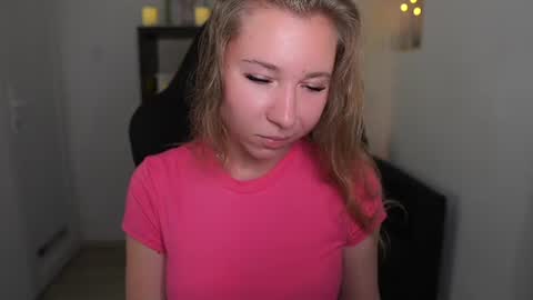 Snapshot of vivienvance18 chatting on June 20, 2026, 9:06 pm VivienVance online show from June 20, 2026, 9:06 pm