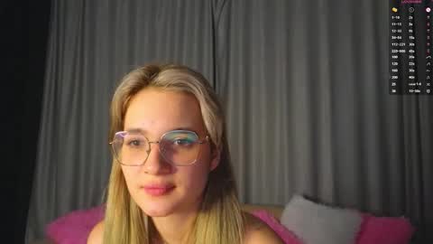 vivyboo111 online show from November 1, 2025, 8:44 pm