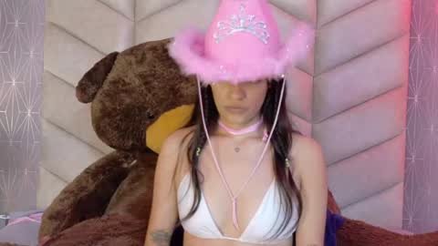 Vixen  online show from April 16, 2026, 9:39 pm