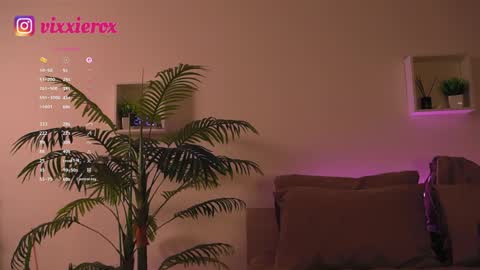 vixxxiee online show from April 28, 2026, 9:20 pm