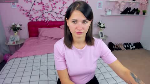 Vladlena online show from September 22, 2025, 6:48 am