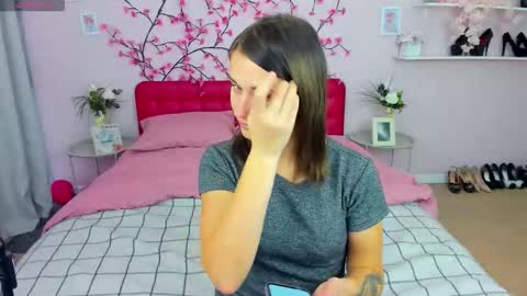 Vladlena online show from October 17, 2025, 6:49 am