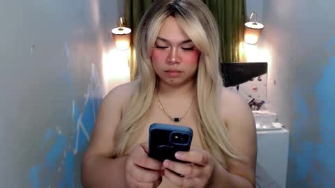 Snapshot of voluptuousts chatting on December 9, 2024, 12:34 am Nathalie online show from December 9, 2024, 12:34 am