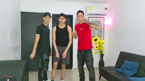 voyeurism_guys online show from May 5, 2026, 11:02 pm