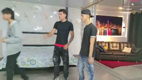 voyeurism_guys online show from August 6, 2026, 10:55 pm