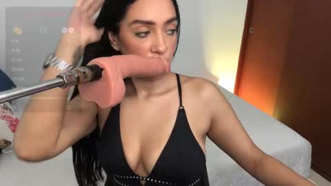 vsantini_ online show from December 13, 2024, 3:00 pm