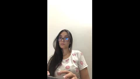 vsantini_ online show from February 4, 2025, 3:54 am