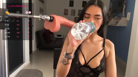 vsantini_ online show from March 3, 2025, 8:00 pm