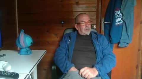 oscar online show from March 8, 2025, 10:43 am