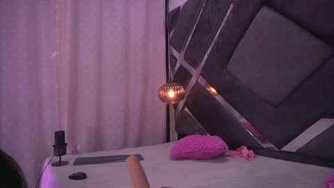 Snapshot of vvioleta_ chatting on February 6, 2025, 3:06 am Violeta online show from February 6, 2025, 3:06 am