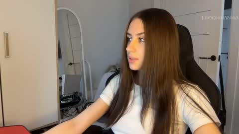 Snapshot of vx_arina chatting on April 27, 2026, 8:12 am Arina online show from April 27, 2026, 8:12 am