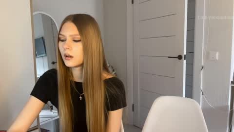 Snapshot of vx_arina chatting on May 18, 2026, 8:42 am Arina online show from May 18, 2026, 8:42 am