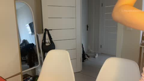Snapshot of vx_arina chatting on May 23, 2026, 9:35 am Arina online show from May 23, 2026, 9:35 am