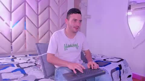 Snapshot of vynny_blacke_ chatting on September 18, 2025, 9:06 pm Vynny Blacke online show from September 18, 2025, 9:06 pm