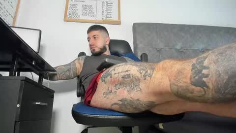 vyxen_ online show from May 8, 2026, 8:58 pm