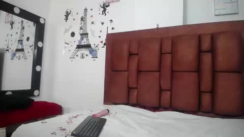 Zafiroo online show from February 24, 2026, 4:21 am