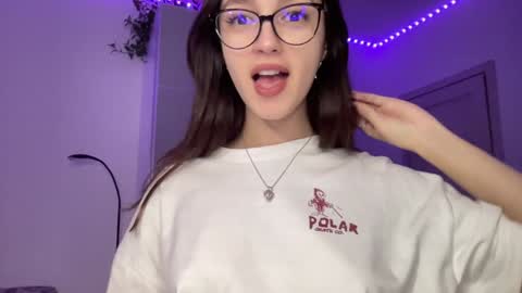 Snapshot of w33d7 chatting on December 6, 2024, 9:24 pm Alice  Before pvt write to me in PM  online show from December 6, 2024, 9:24 pm