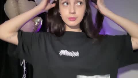 Snapshot of w33d7 chatting on January 20, 2025, 1:11 pm Alice  Before pvt write to me in PM  online show from January 20, 2025, 1:11 pm