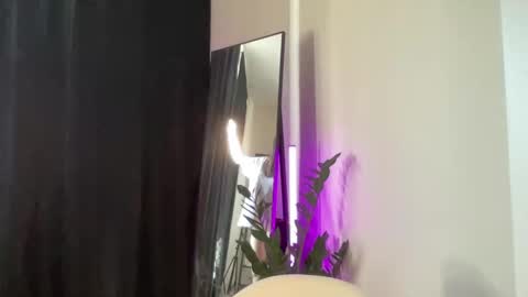 Snapshot of w33d7 chatting on February 25, 2025, 12:24 pm Alice  Before pvt write to me in PM  online show from February 25, 2025, 12:24 pm