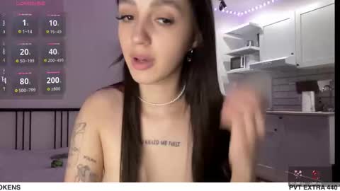 Snapshot of w33d7 chatting on October 1, 2025, 9:32 pm Alice  Before pvt write to me in PM  online show from October 1, 2025, 9:32 pm