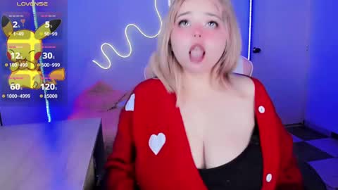 Snapshot of waifumochi_chan chatting on September 25, 2025, 12:36 am online show from September 25, 2025, 12:36 am