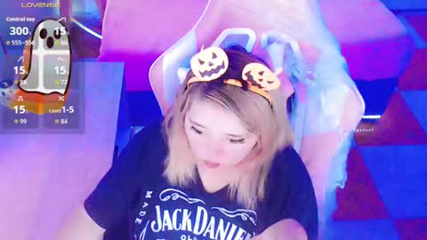 Snapshot of waifumochi_chan chatting on October 9, 2025, 3:59 am online show from October 9, 2025, 3:59 am