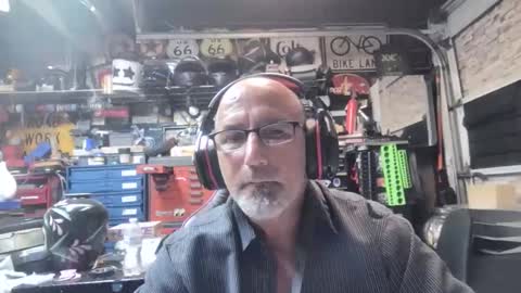 wakesblowinclouds online show from November 5, 2025, 6:46 am