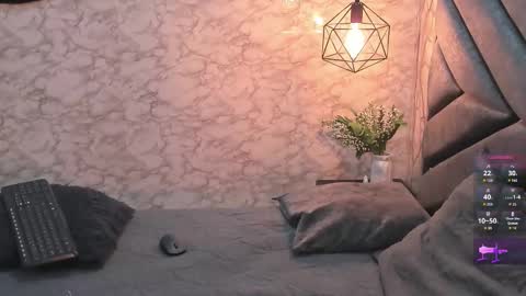 waleska   online show from September 18, 2025, 12:18 pm