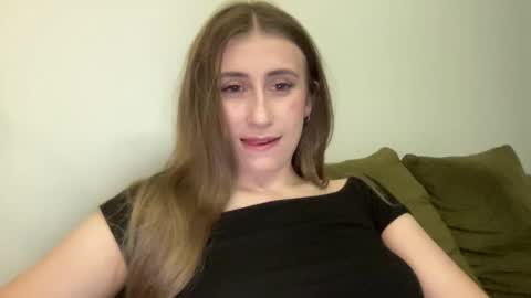 walkiria19 online show from May 7, 2026, 6:24 pm