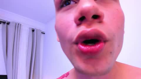 Sofia  Thiago online show from October 15, 2025, 3:01 pm