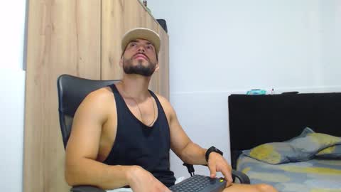 WALTER BROWN  online show from November 8, 2025, 3:56 pm