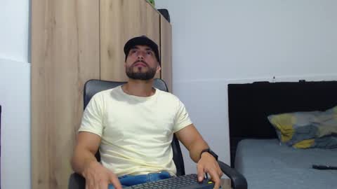 WALTER BROWN  online show from November 15, 2025, 7:54 pm