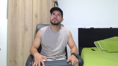 WALTER BROWN  online show from November 22, 2025, 5:01 pm