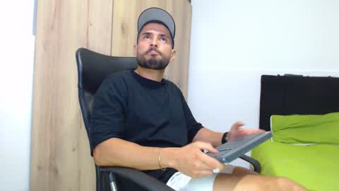 WALTER BROWN  online show from November 28, 2025, 7:38 pm