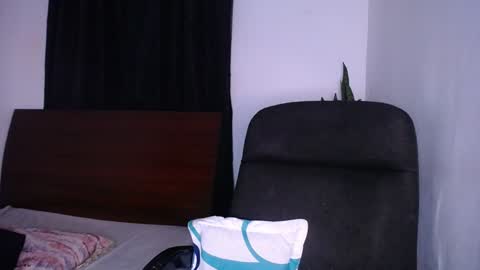 Wanda and Ember online show from February 26, 2025, 1:32 am