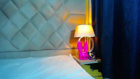 Wanda and Ember online show from October 26, 2025, 1:55 am