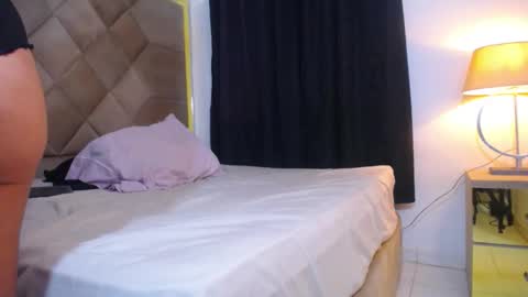 Wanda and Ember online show from October 27, 2025, 2:21 pm