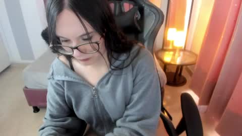 Alexandra online show from April 28, 2026, 6:13 pm