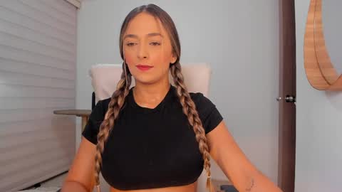 Snapshot of wandathompson_ chatting on April 8, 2026, 10:04 am Wanda online show from April 8, 2026, 10:04 am