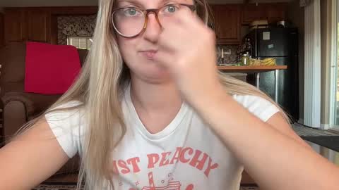 Snapshot of wanderlustjade chatting on December 4, 2024, 8:07 pm Jade  Adonis online show from December 4, 2024, 8:07 pm