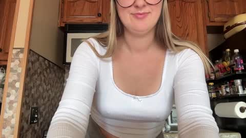 Snapshot of wanderlustjade chatting on December 5, 2024, 5:06 pm Jade  Adonis online show from December 5, 2024, 5:06 pm