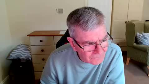 Snapshot of wanttobefree22 chatting on October 17, 2025, 1:35 pm wanttobefree22 online show from October 17, 2025, 1:35 pm